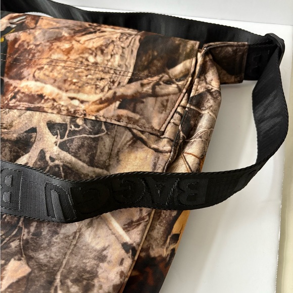 NWOT BAGGU Nylon Messenger Bag - Photo Forest - Picture 13 of 13